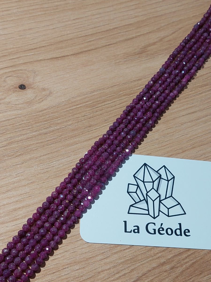 Fil de perles facettées en Rubis 4 mm | Boutique suisse de pierres du monde & lithothérapie