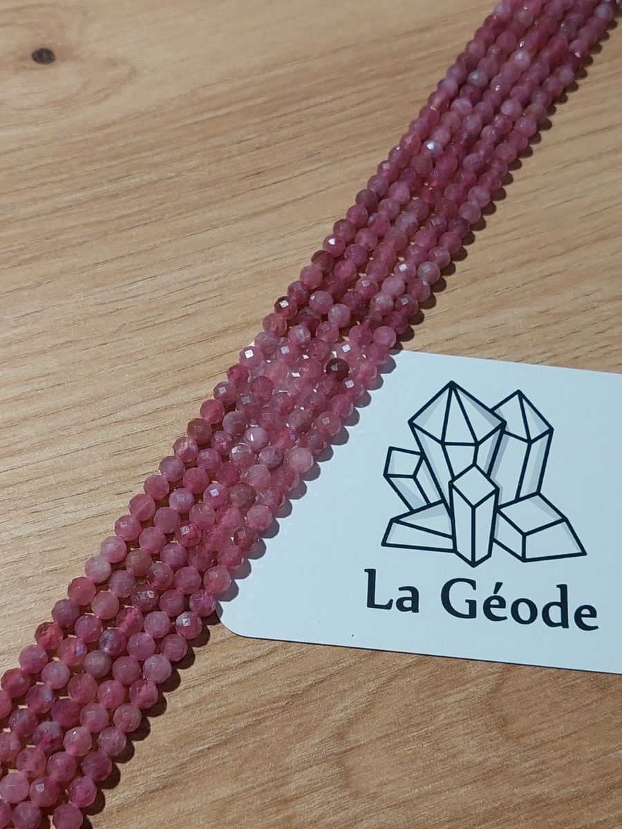 Fil de perles facettées en Tourmaline rose 4 mm | Boutique suisse de pierres du monde & lithothérapie