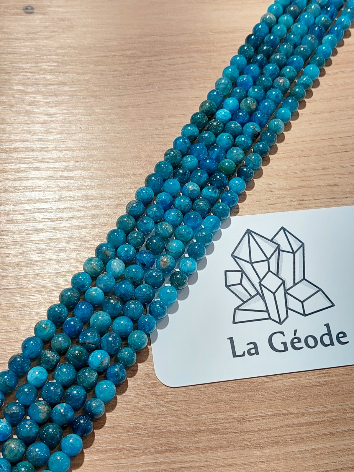 Fil de perles rondes en Apatite bleue 6 mm | Boutique suisse de pierres du monde & lithothérapie
