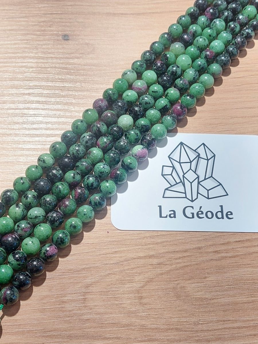 Fil de perles rondes en Zoïsite avec rubis 8 mm | Boutique suisse de pierres du monde & lithothérapie