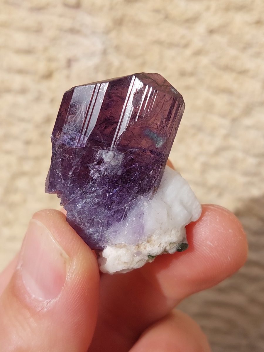 Cristaux de Scapolite sur gangue