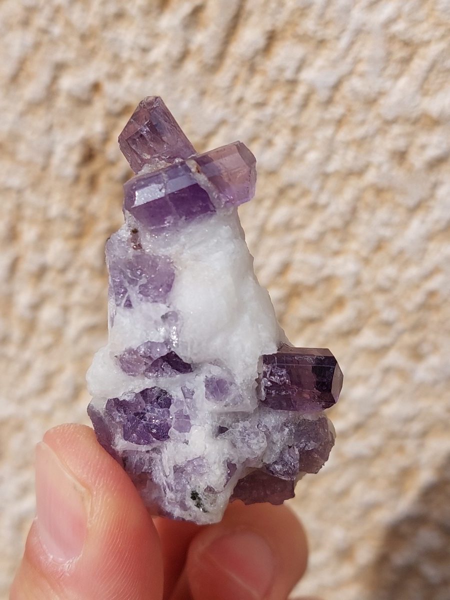 Cristaux de Scapolite sur gangue