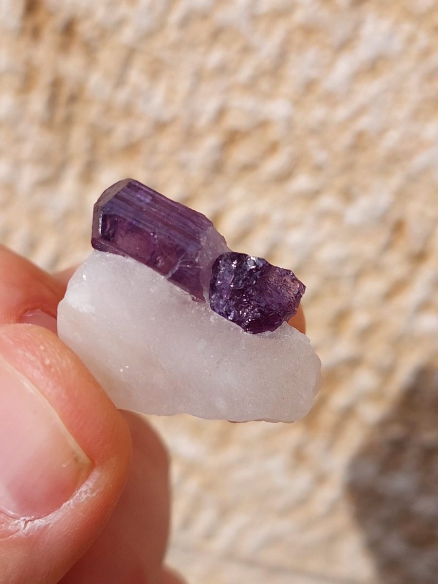 Cristaux de Scapolite sur gangue