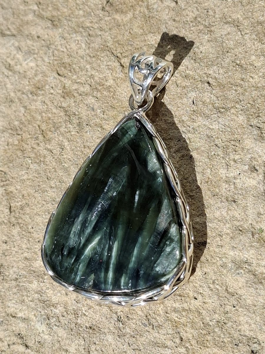 Pendentif en seraphinite et argent | Boutique Suisse La Géode