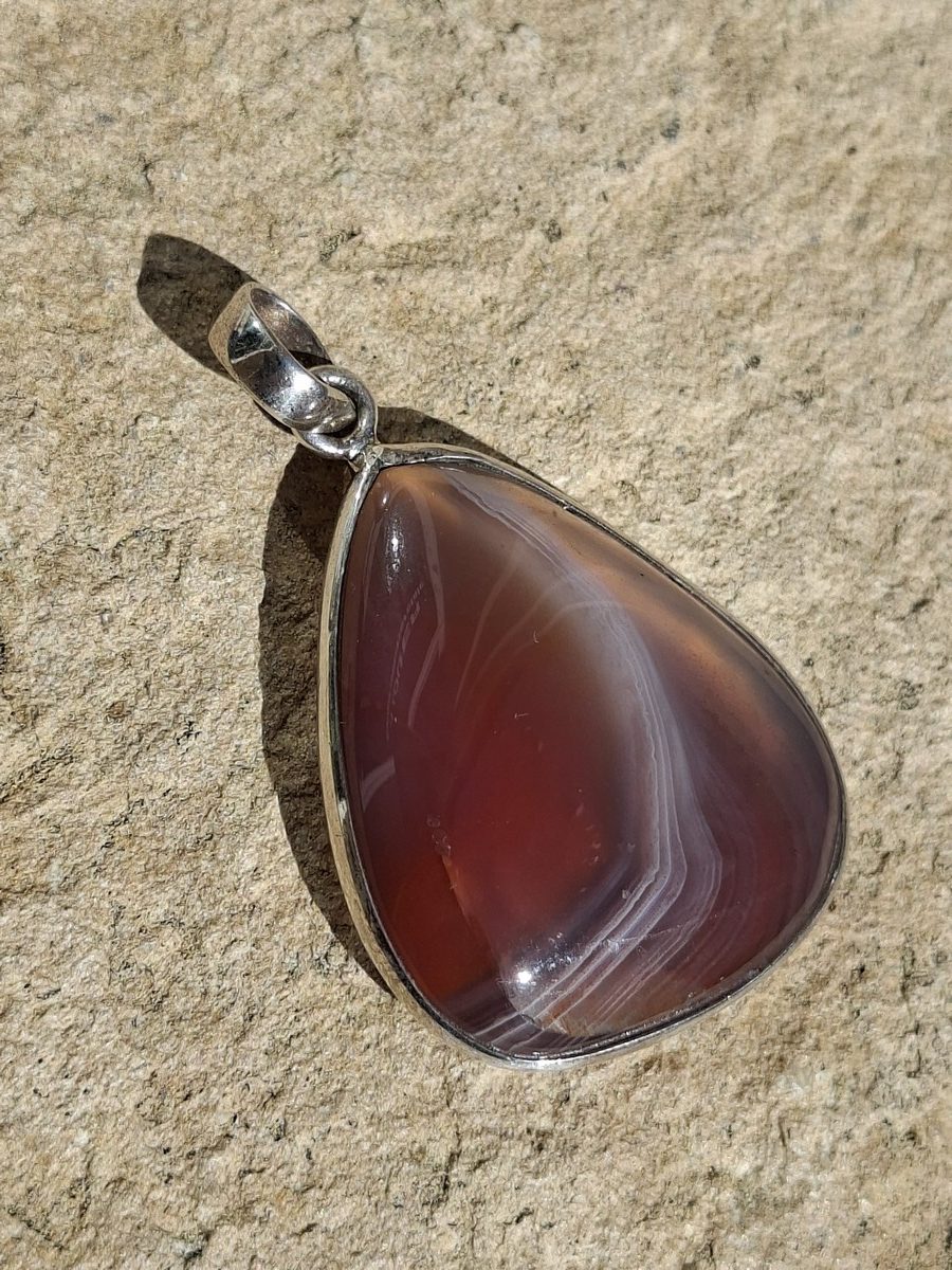 Pendentif en Agate grise bandée et argent 925 | Boutique Suisse La Géode
