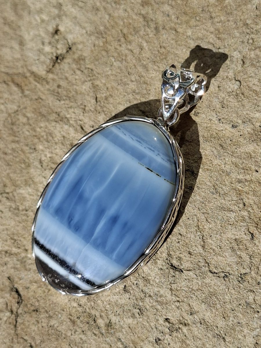 Pendentif en Opale bleue d'Owyhee et argent 925 | Boutique Suisse La Géode