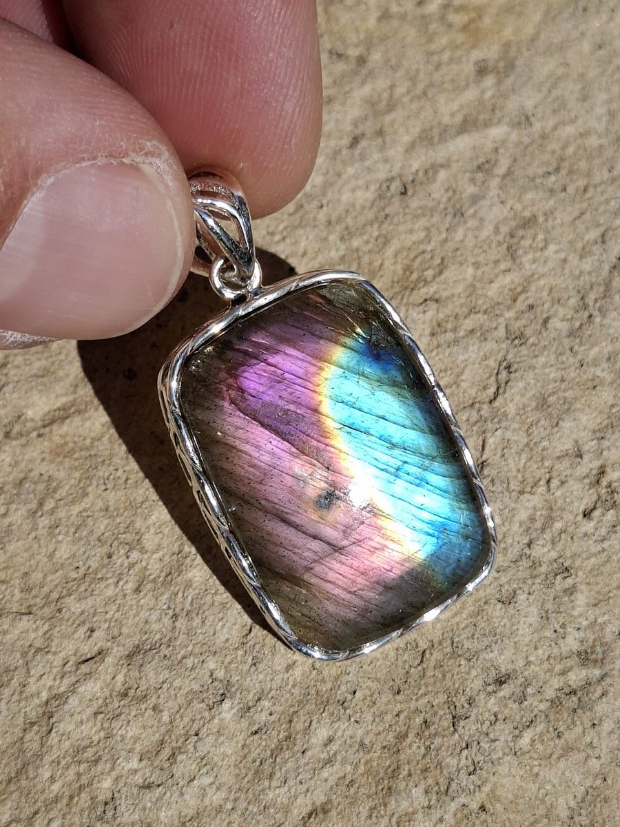 Pendentif en Labradorite et argent 925 | Boutique Suisse La Géode
