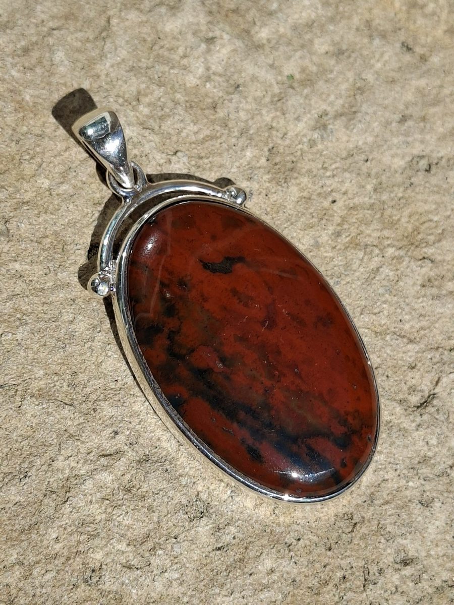 Pendentif en Jaspe héliotrope et argent 925 | Boutique Suisse La Geode