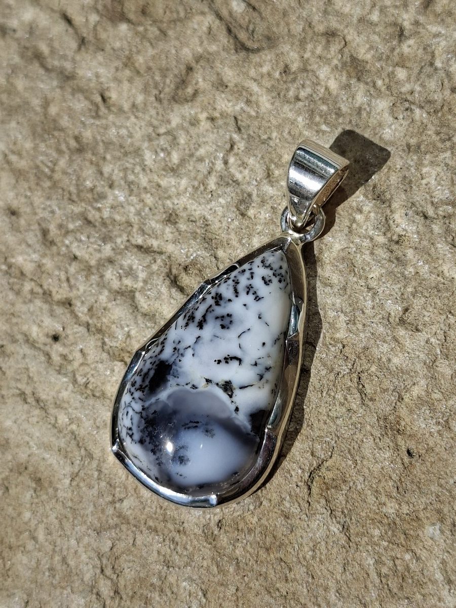 Pendentif en agate dendritique et argent 925 | Boutique Suisse La Géode