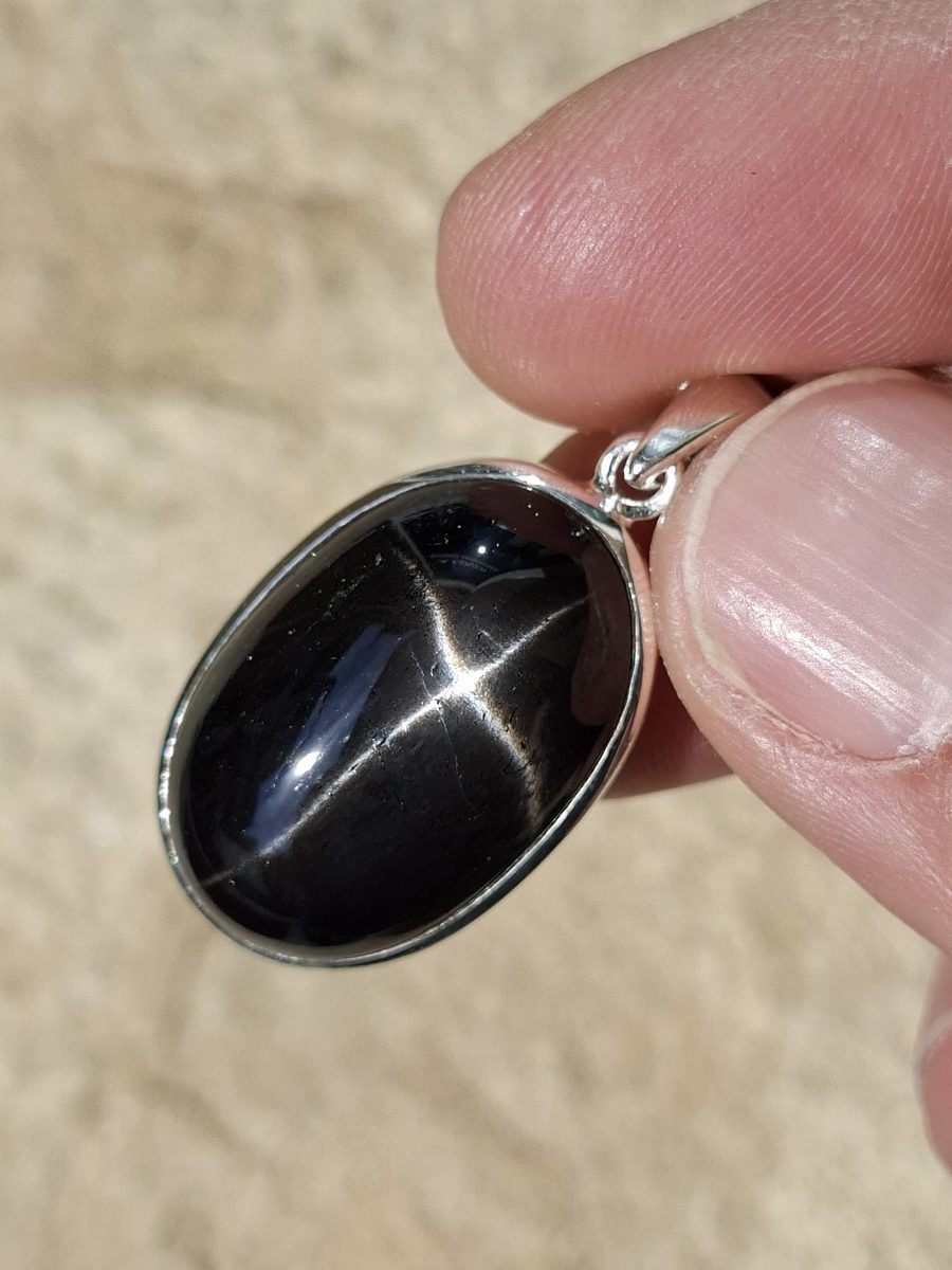 Pendentif en Diopside étoilé et argent 925 | Boutique Suisse La Géode