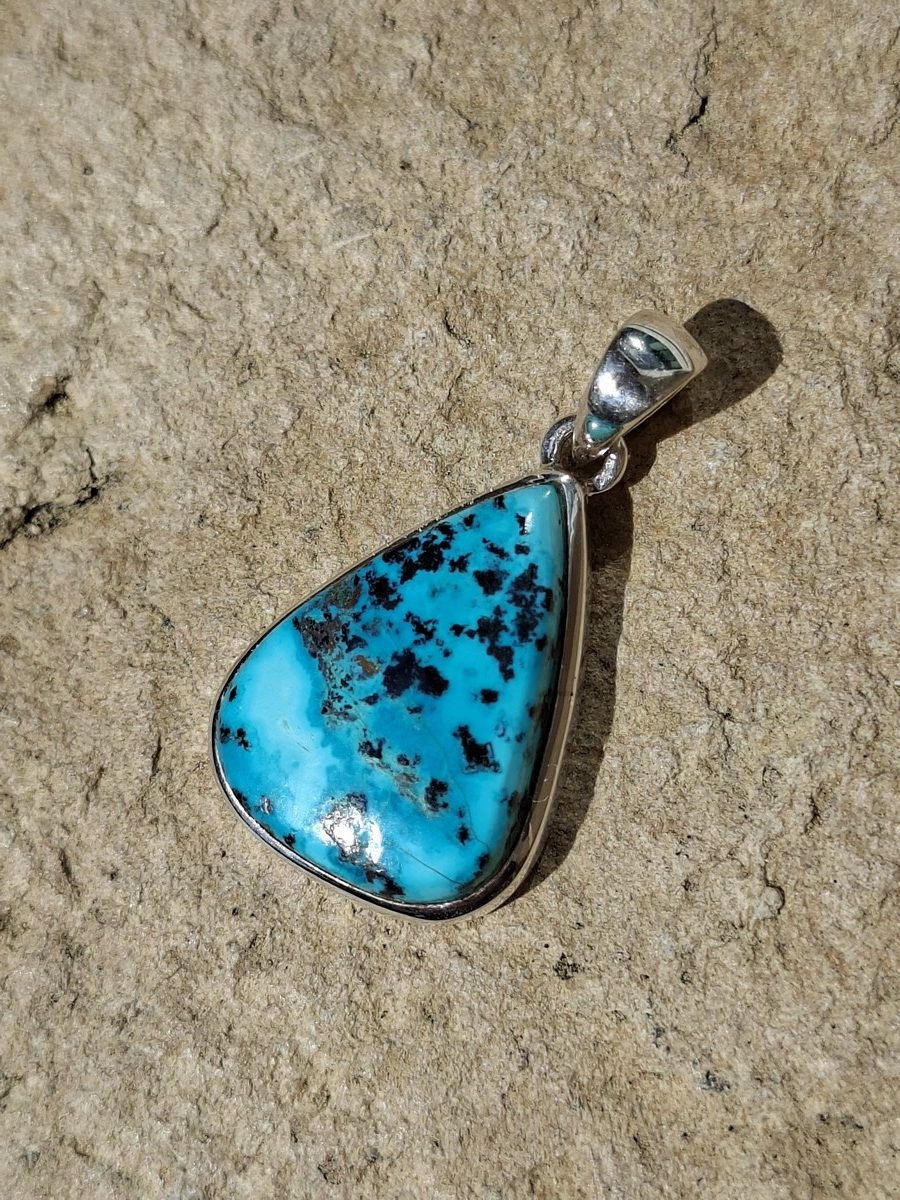 Pendentif en Shattuckite et argent 925 | Boutique Suisse La Géode