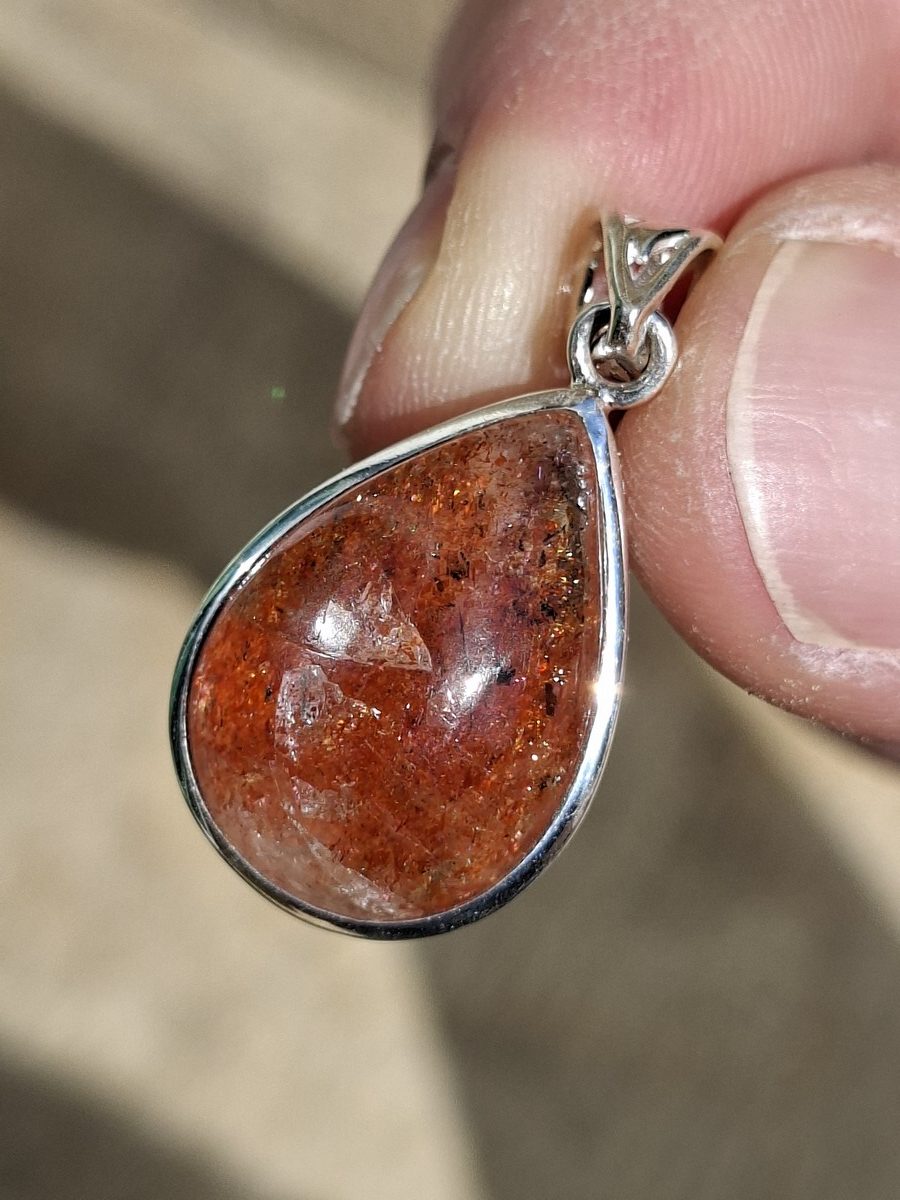 Pendentif en Pierre de Soleil et argent | Boutique Suisse La Géode