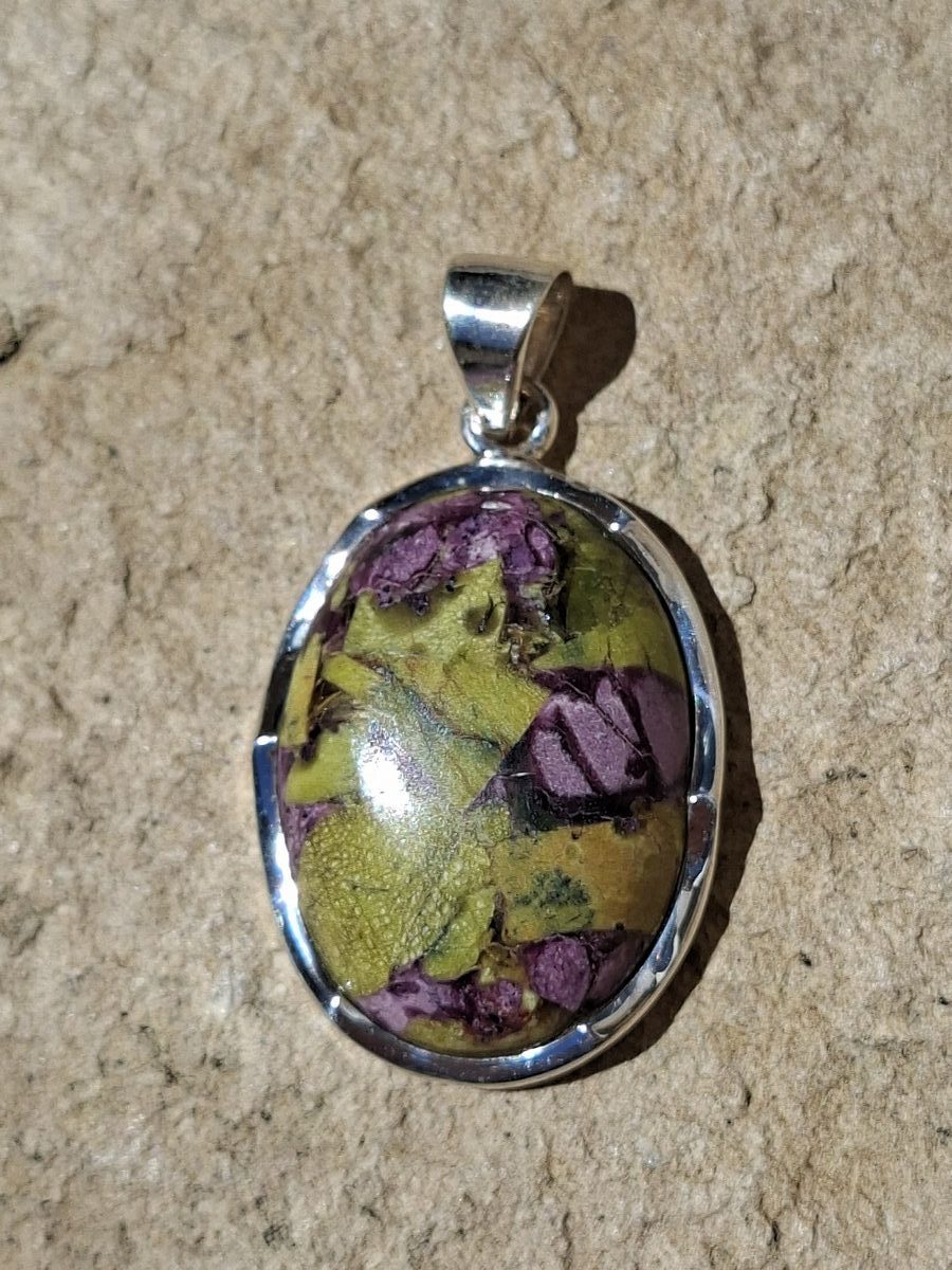 Pendentif en Serpentine et Stichite et argent 925 | Boutique Suisse La Géode