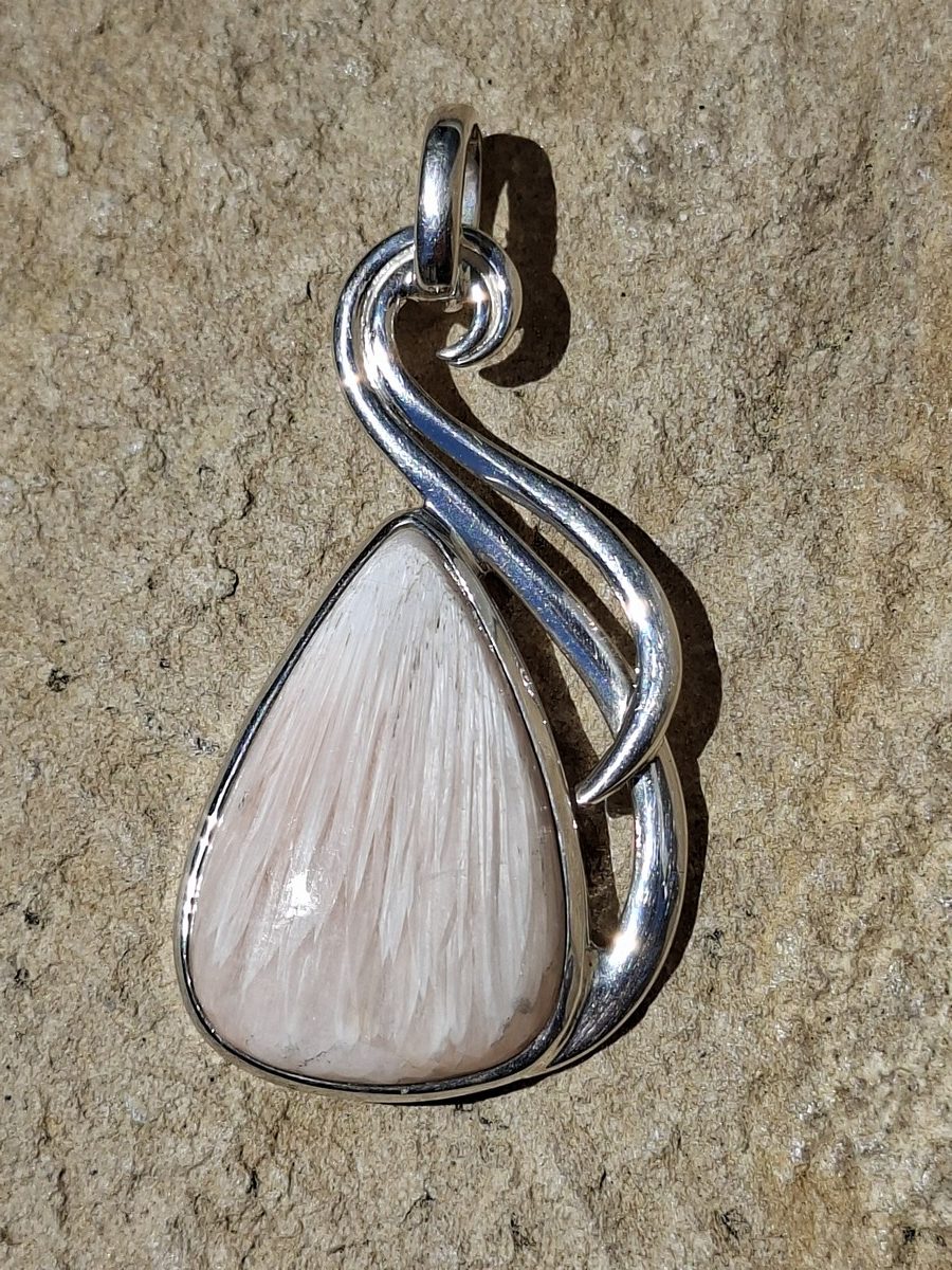 Pendentif en Scolecite et argent 925 | Boutique Suisse La Géode