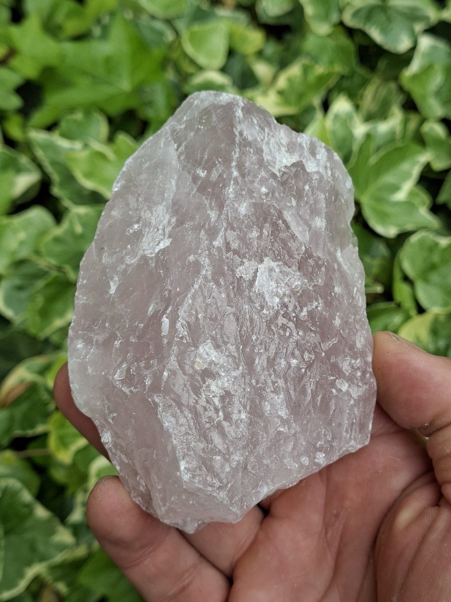 Découvrez notre magnifique sélection de Quartz et ses bienfaits en lithothérapie. Boutique Suisse. Livraison rapide. Commande en ligne.