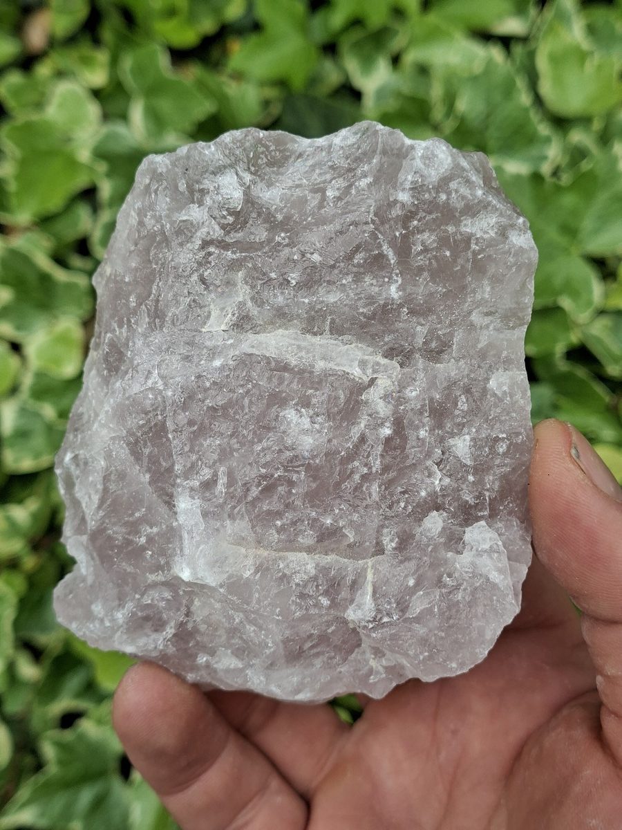 Découvrez notre magnifique sélection de Quartz et ses bienfaits en lithothérapie. Boutique Suisse. Livraison rapide. Commande en ligne.