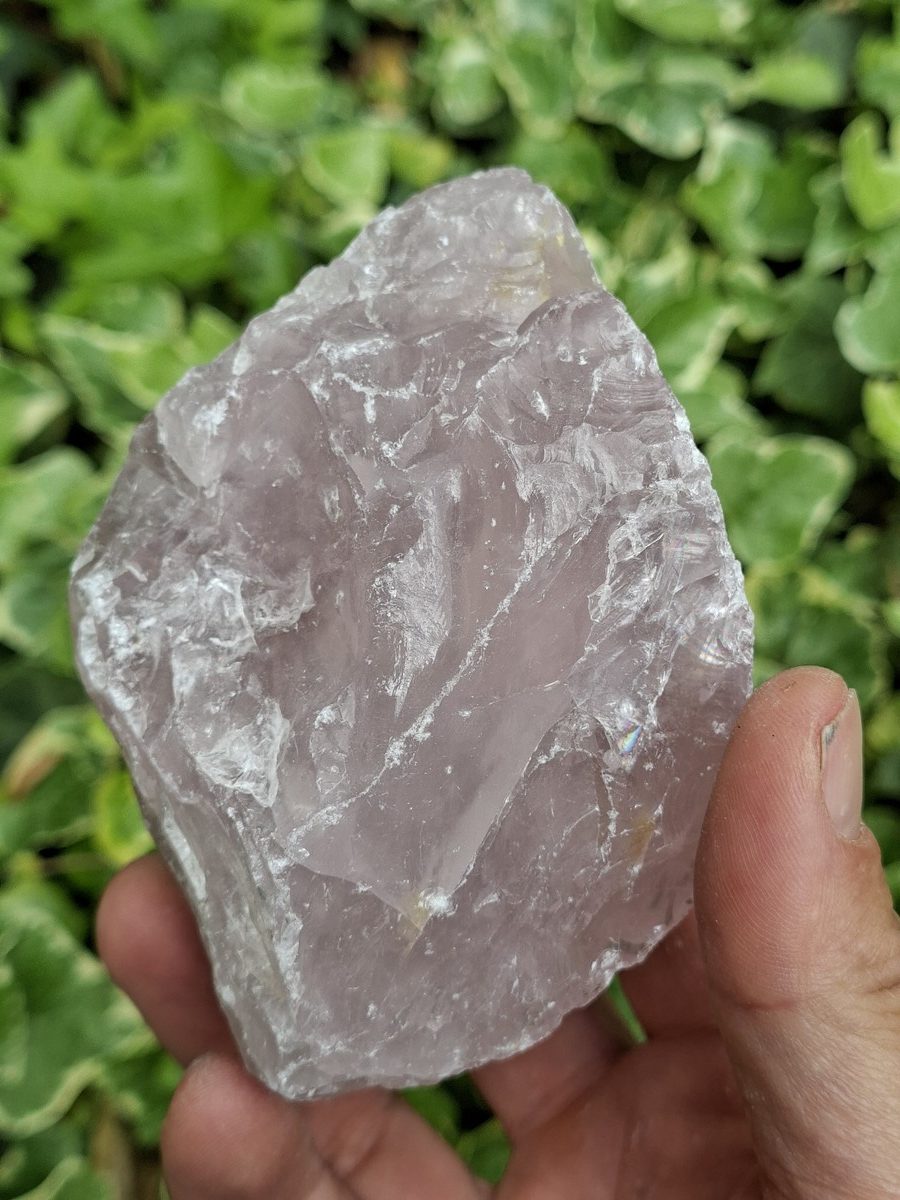 Découvrez notre magnifique sélection de Quartz et ses bienfaits en lithothérapie. Boutique Suisse. Livraison rapide. Commande en ligne.