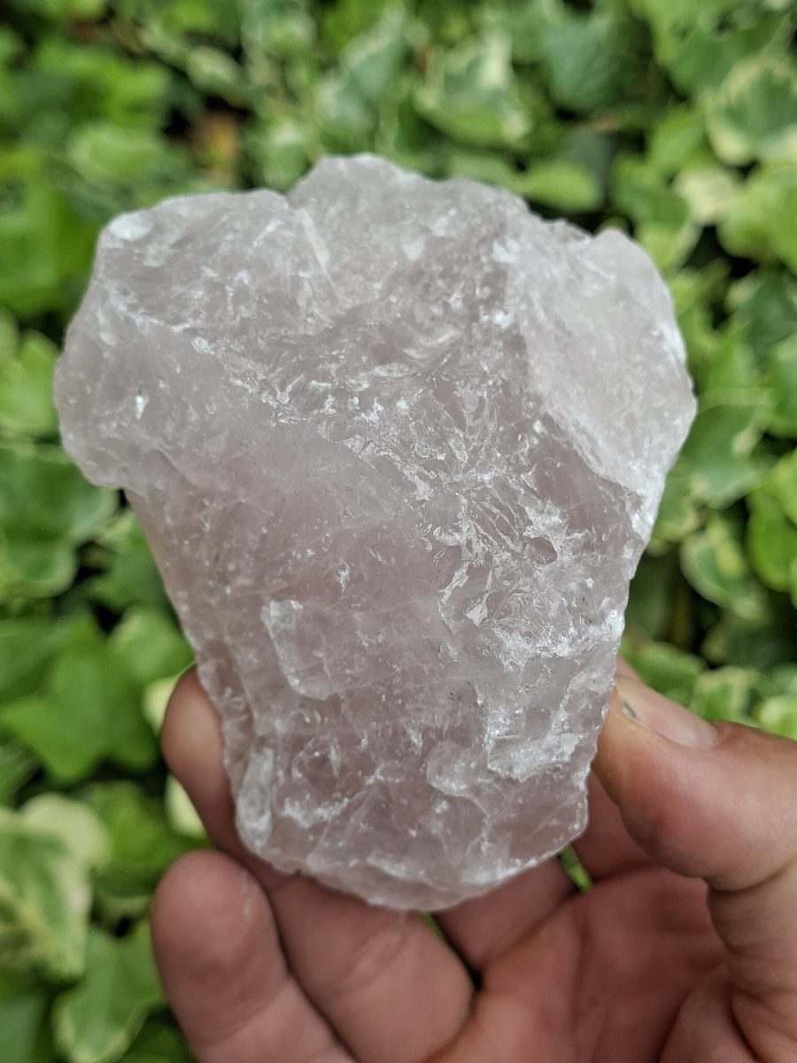 Découvrez notre magnifique sélection de Quartz et ses bienfaits en lithothérapie. Boutique Suisse. Livraison rapide. Commande en ligne.