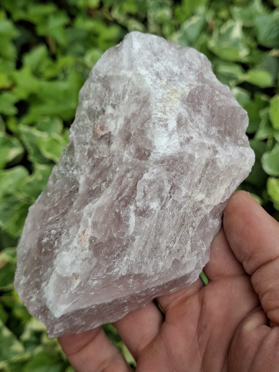 Découvrez notre magnifique sélection de Quartz et ses bienfaits en lithothérapie. Boutique Suisse. Livraison rapide. Commande en ligne.