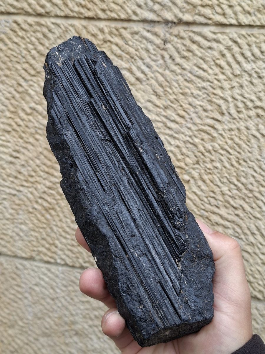 Tourmaline noire brute