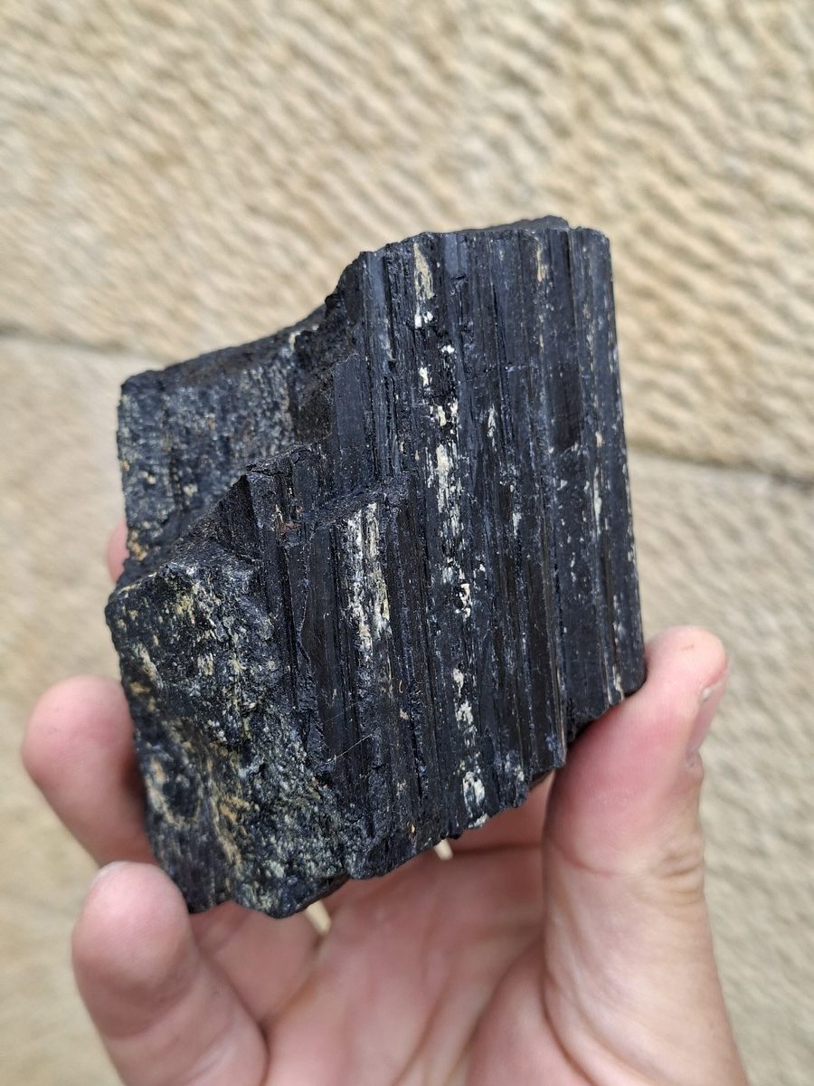 Tourmaline noire brute