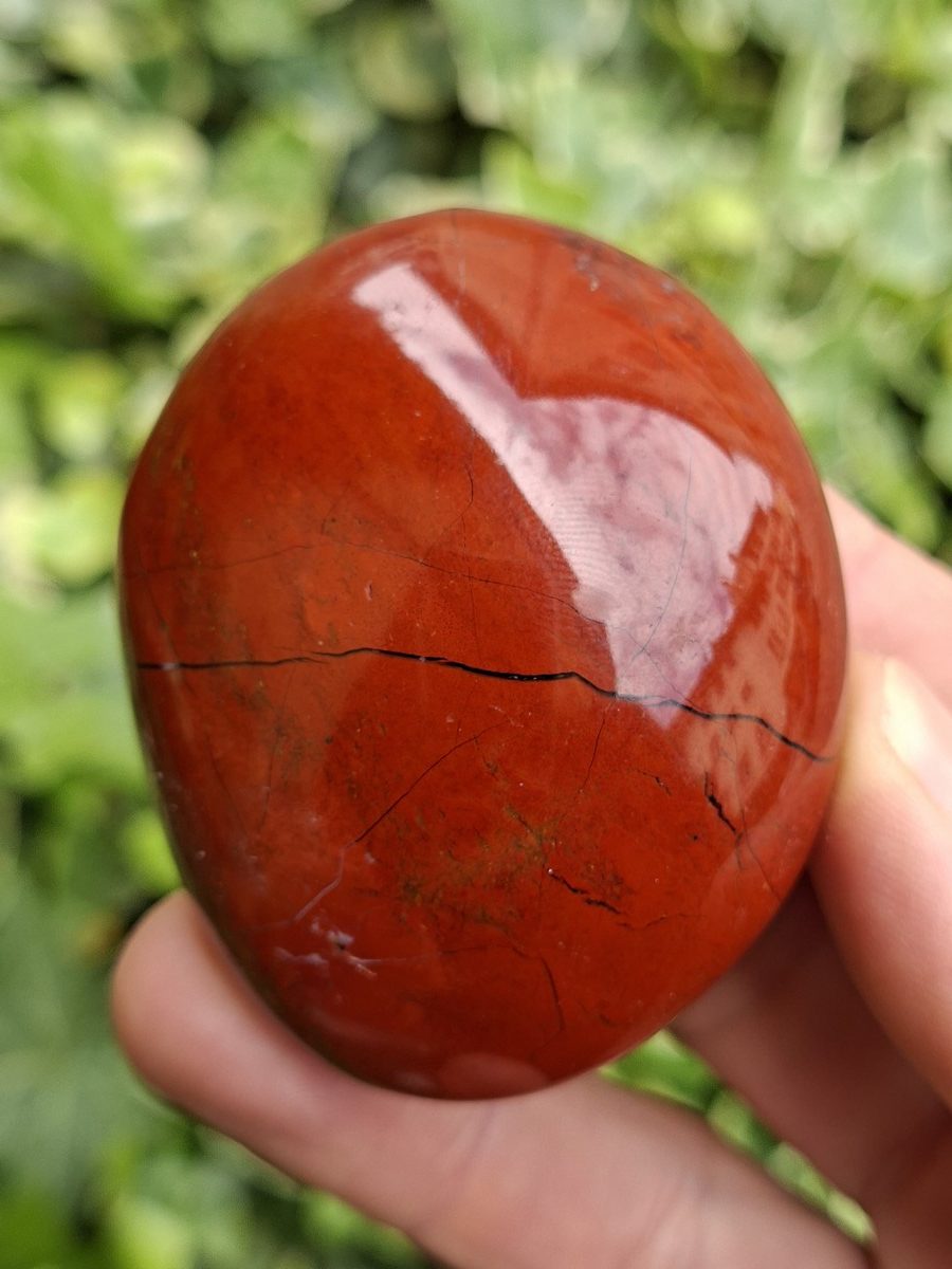 Grand galet en Jaspe rouge- Boutique de pierres & lithothérapie en Suisse