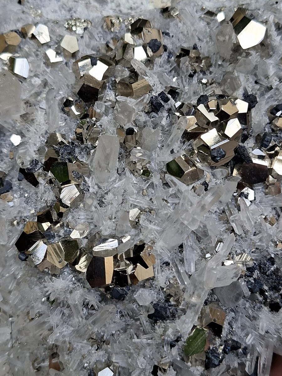 Amas de Quartz et Pyrite | Boutique suisse de pierres du monde & lithothérapie