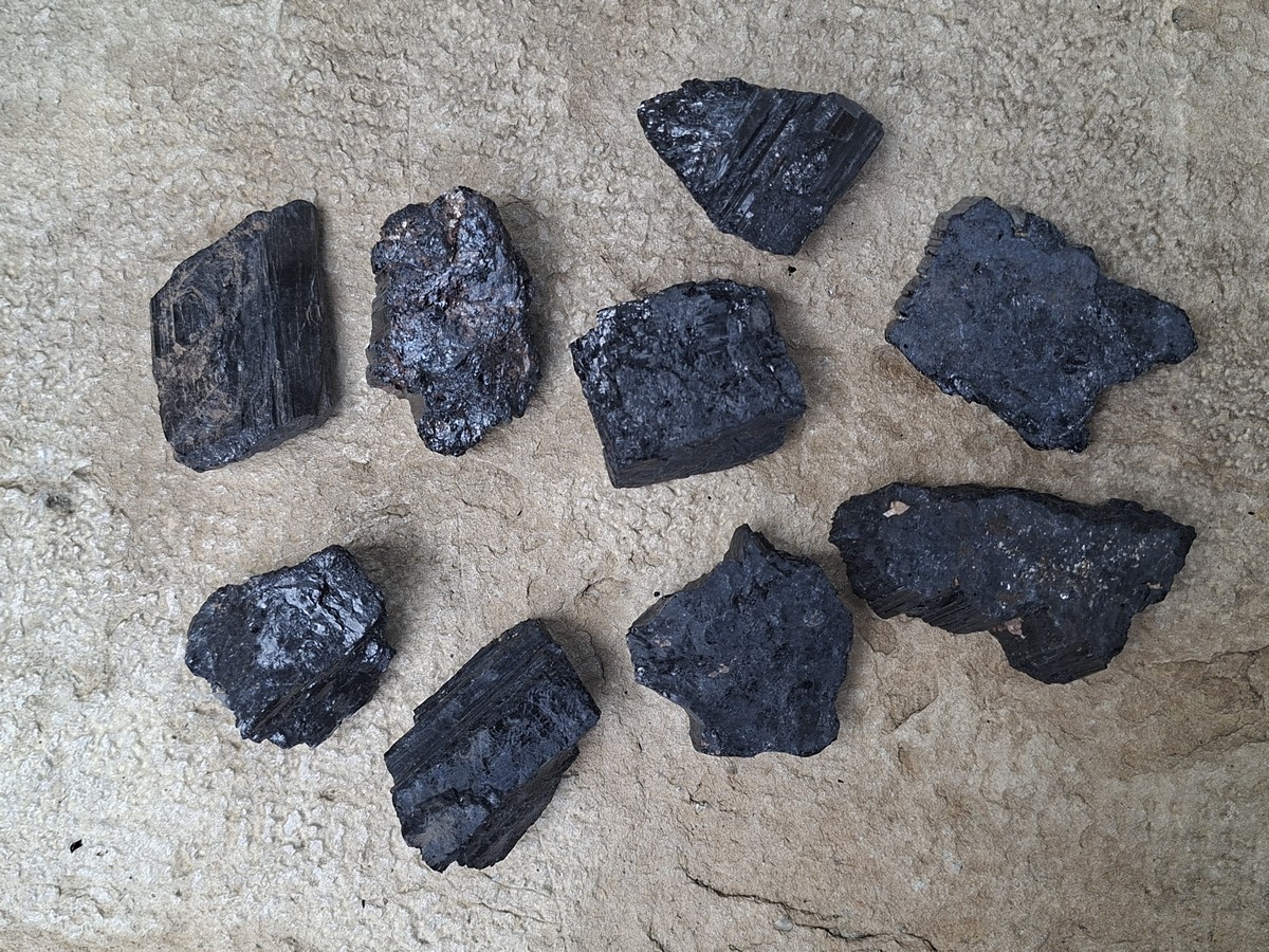 Tourmaline noir brute | Boutique suisse de pierres du monde & lithothérapie