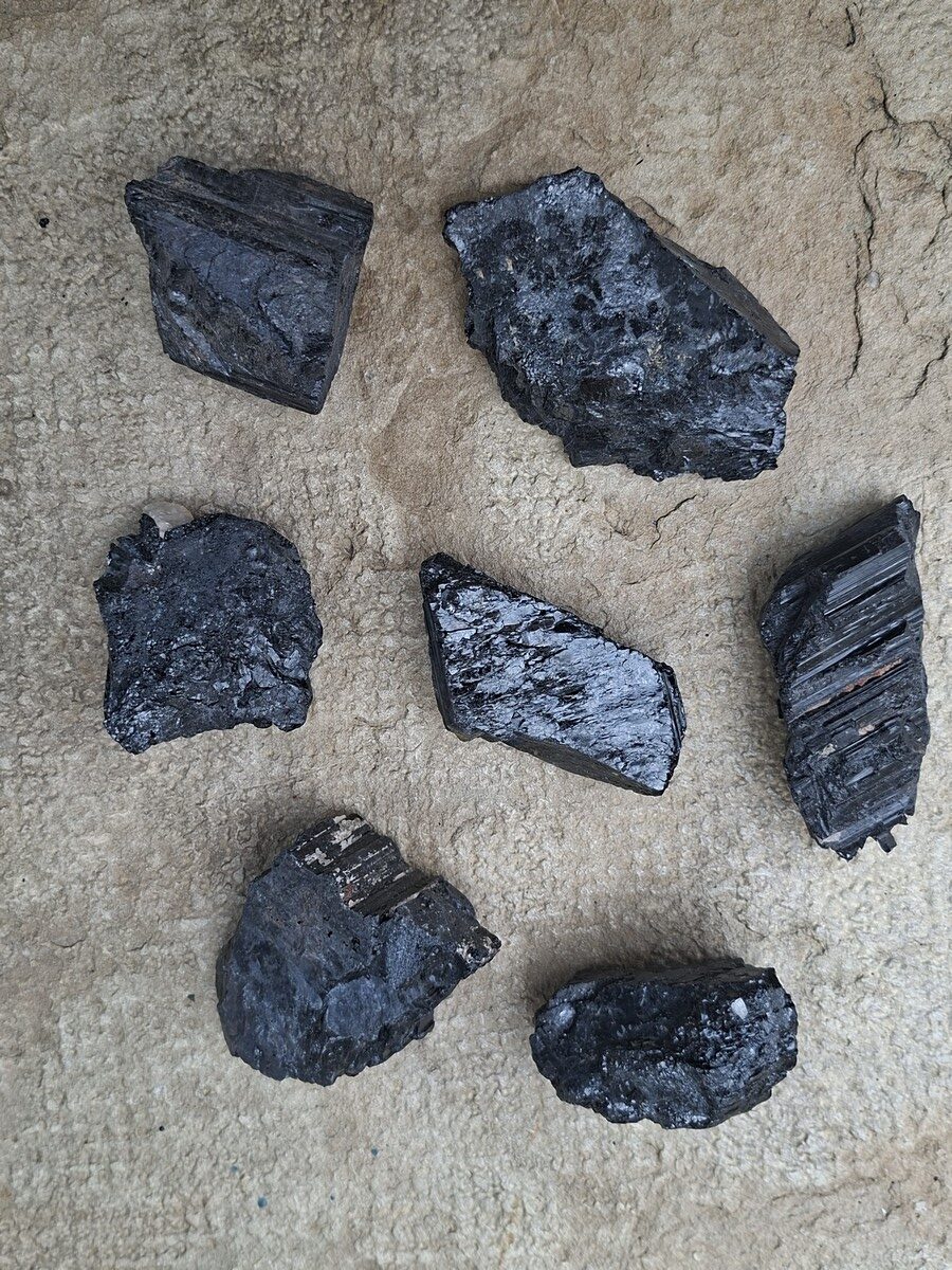 Tourmaline noir brute | Boutique suisse de pierres du monde & lithothérapie