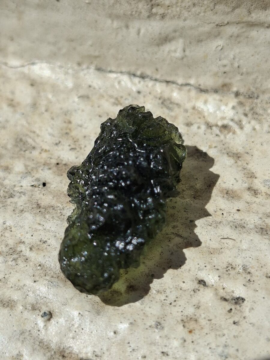 Pierre brute de Moldavite de république Tchèque | Magasin de minéraux du monde et lithothérapie