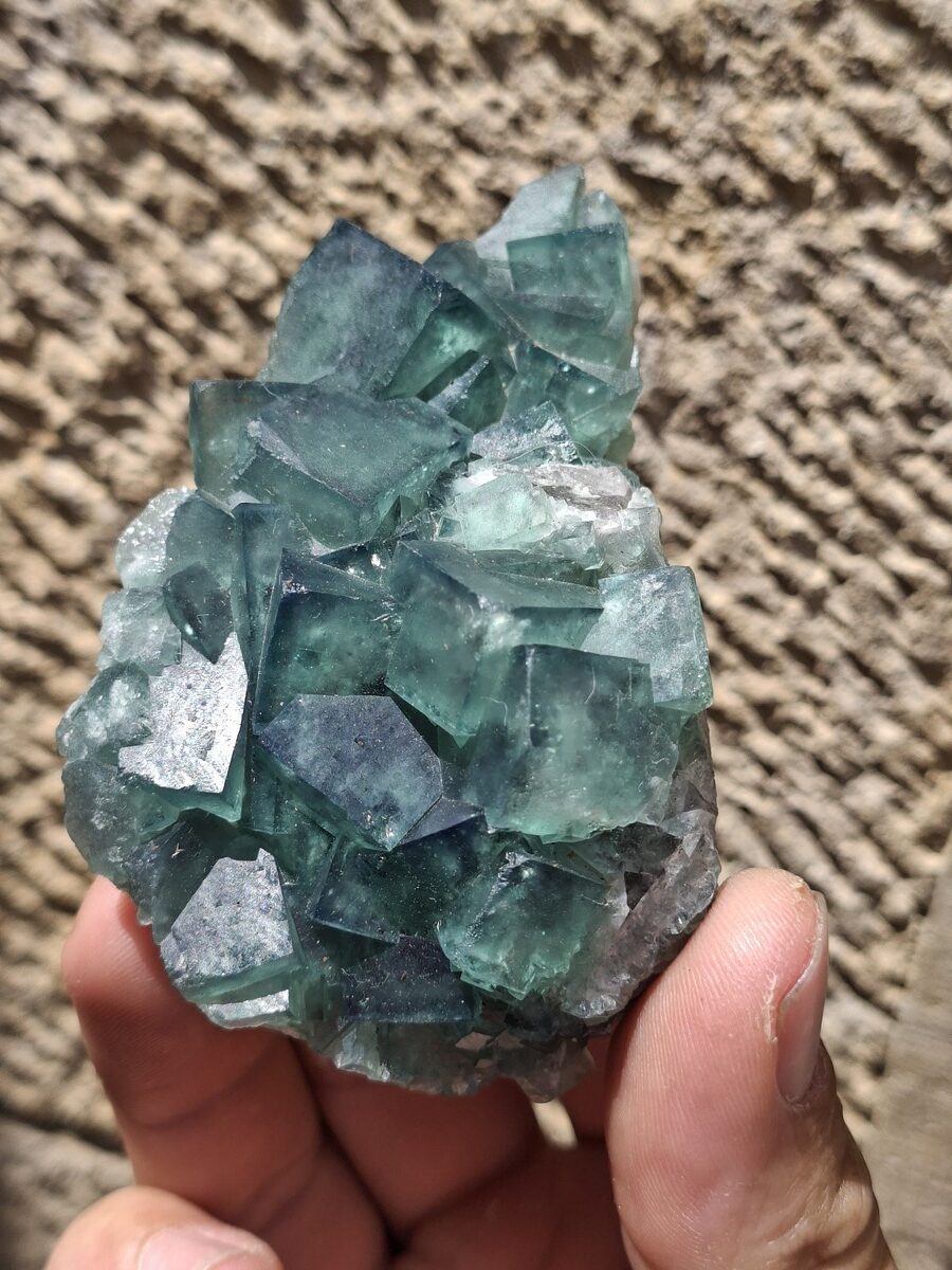 Pierre brute Fluorite verte de Madagascar- Boutique de pierres & lithothérapie en Suisse