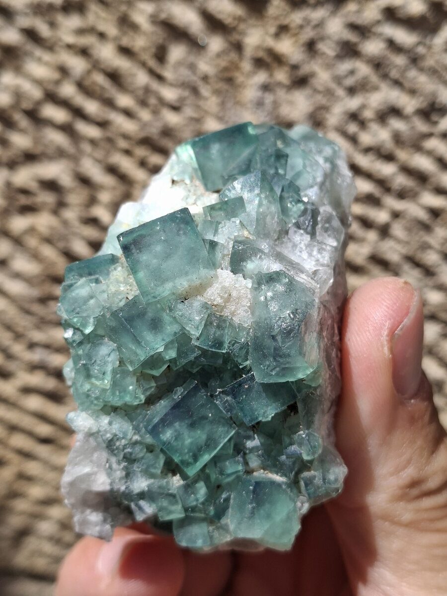 Pierre brute Fluorite verte de Madagascar- Boutique de pierres & lithothérapie en Suisse
