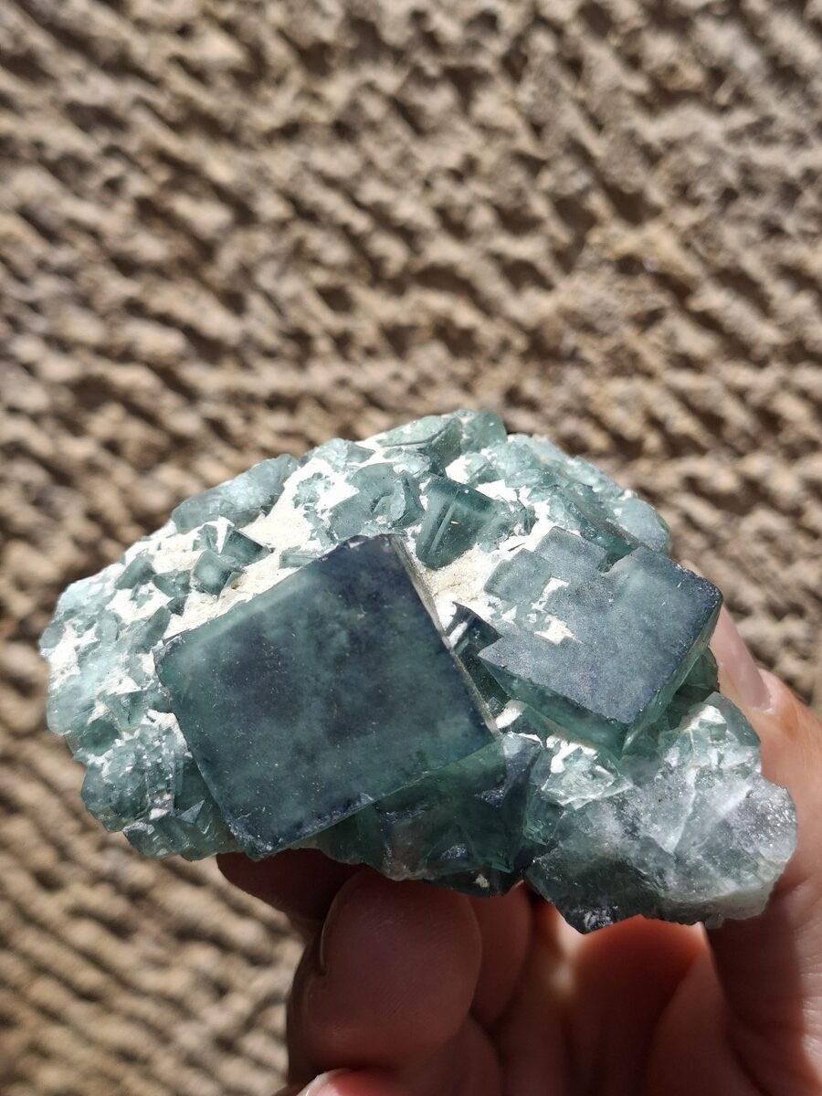 Pierre brute Fluorite verte de Madagascar- Boutique de pierres & lithothérapie en Suisse