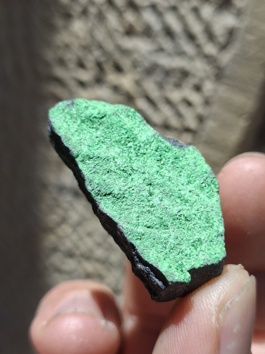 Grenat uvarovite brut | Boutique suisse Lithothérapie & minéraux du monde