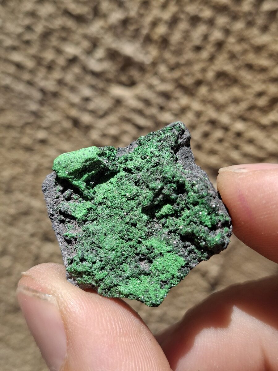 Grenat uvarovite brut | Boutique suisse Lithothérapie & minéraux du monde