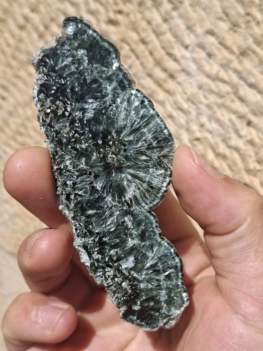 Découvrez la seraphinite. Pièce unique. A commander en ligne. Livraison partout en Suisse.