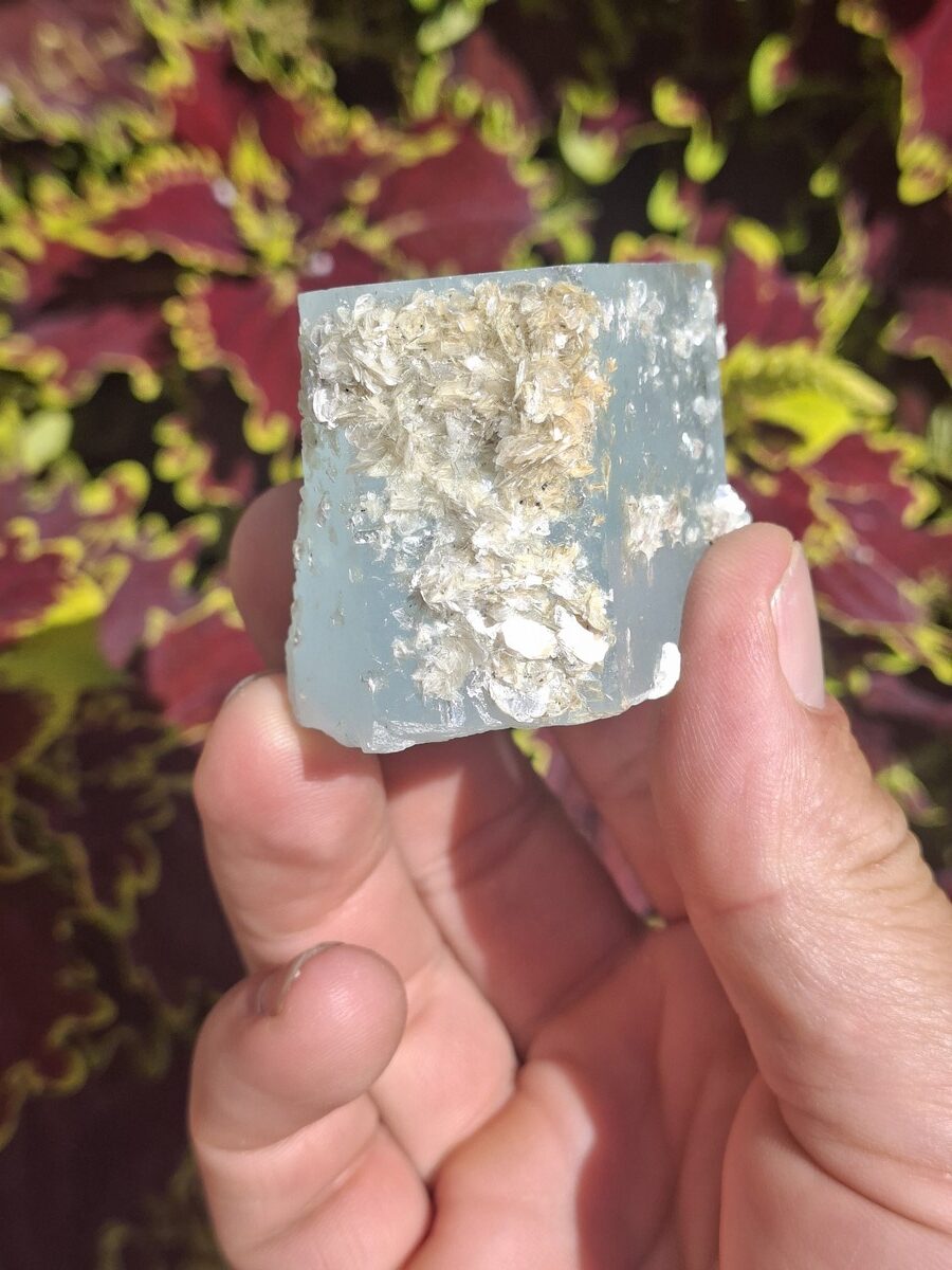 Aigue-marine brute avec muscovite – Image 3