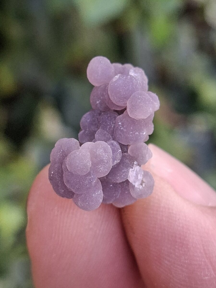 Agate raisin brute ou Calcédoine botryoïde | Pierres de collection, Galets roulées, Bracelets, Lithothérapie – Boutique Suisse de Minéraux La Géode