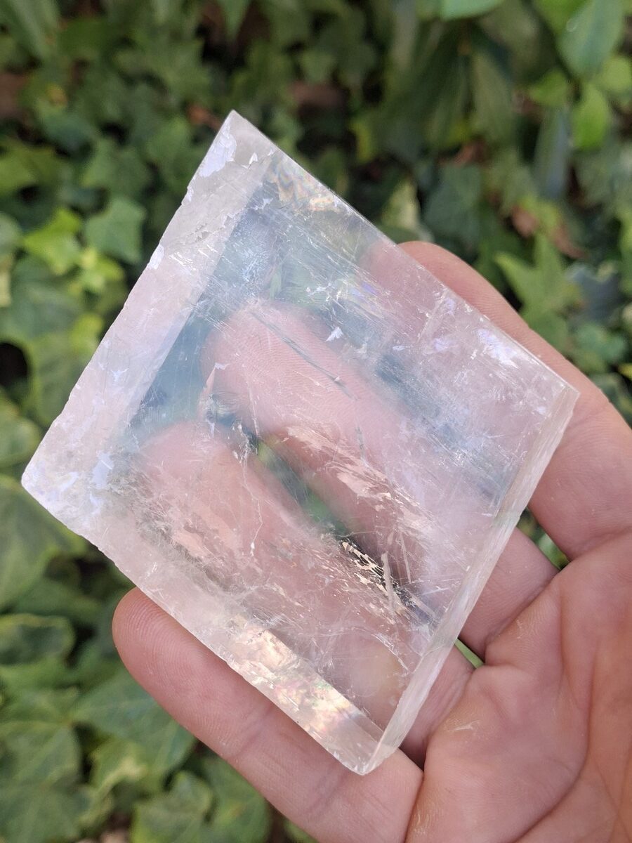 Découvrez notre magnifique sélection de Calcite. Boutique Suisse de pierres brutes et lithothérapie en Suisse. Livraison rapide. Commande en ligne.