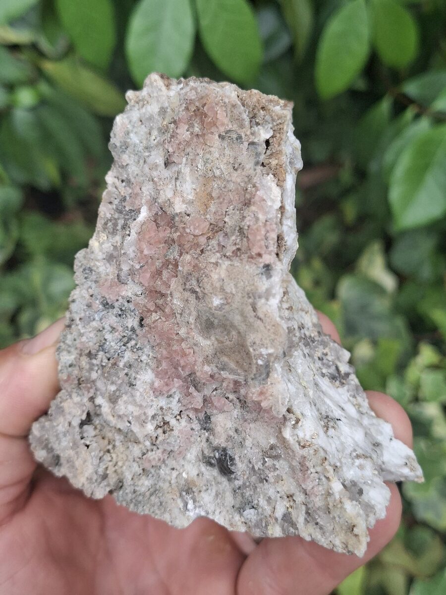 Fluorite rose brute de Suisse - Boutique de pierres & lithothérapie en Suisse