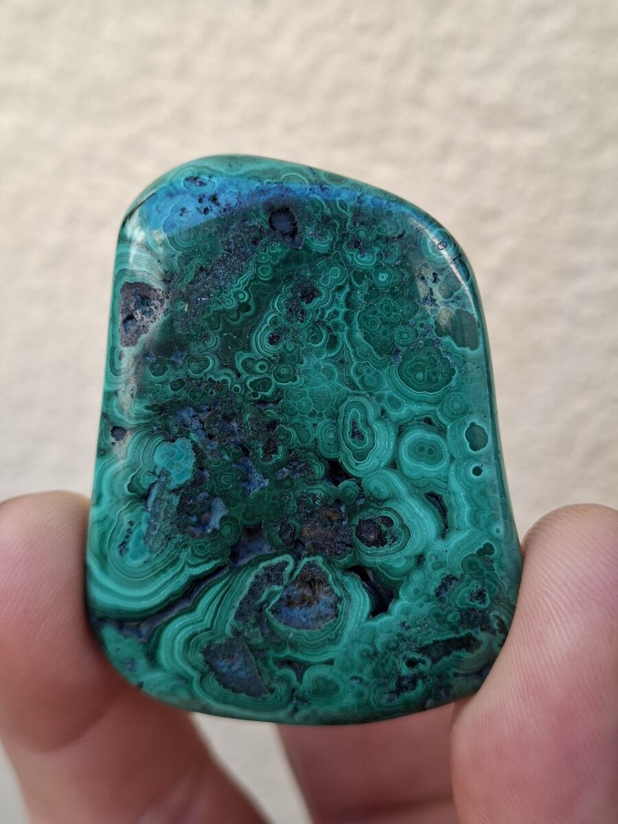 Découvrez notre magnifique sélection de Malachite et ses bienfaits en lithothérapie. Boutique Suisse. Livraison rapide. Commande en ligne.
