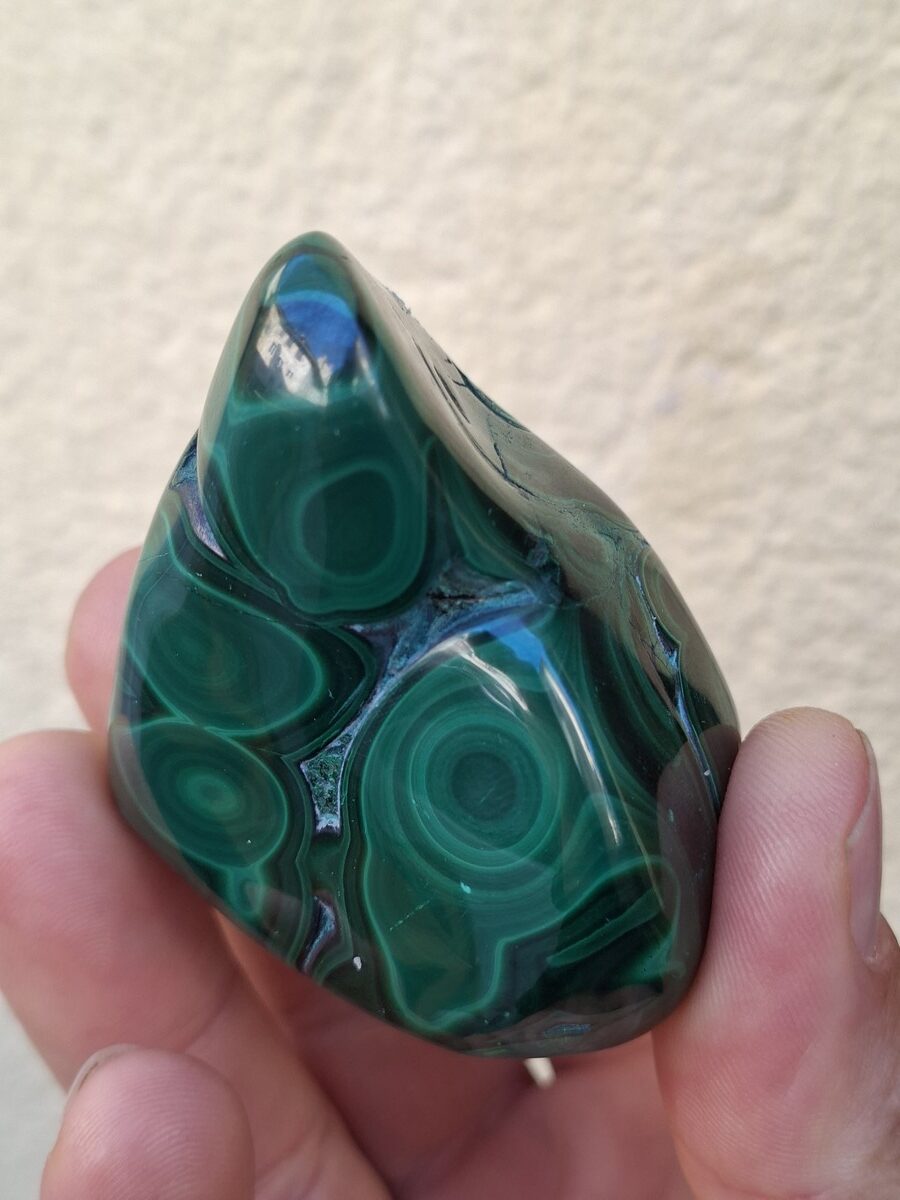 Découvrez notre magnifique sélection de Malachite et ses bienfaits en lithothérapie. Boutique Suisse. Livraison rapide. Commande en ligne.