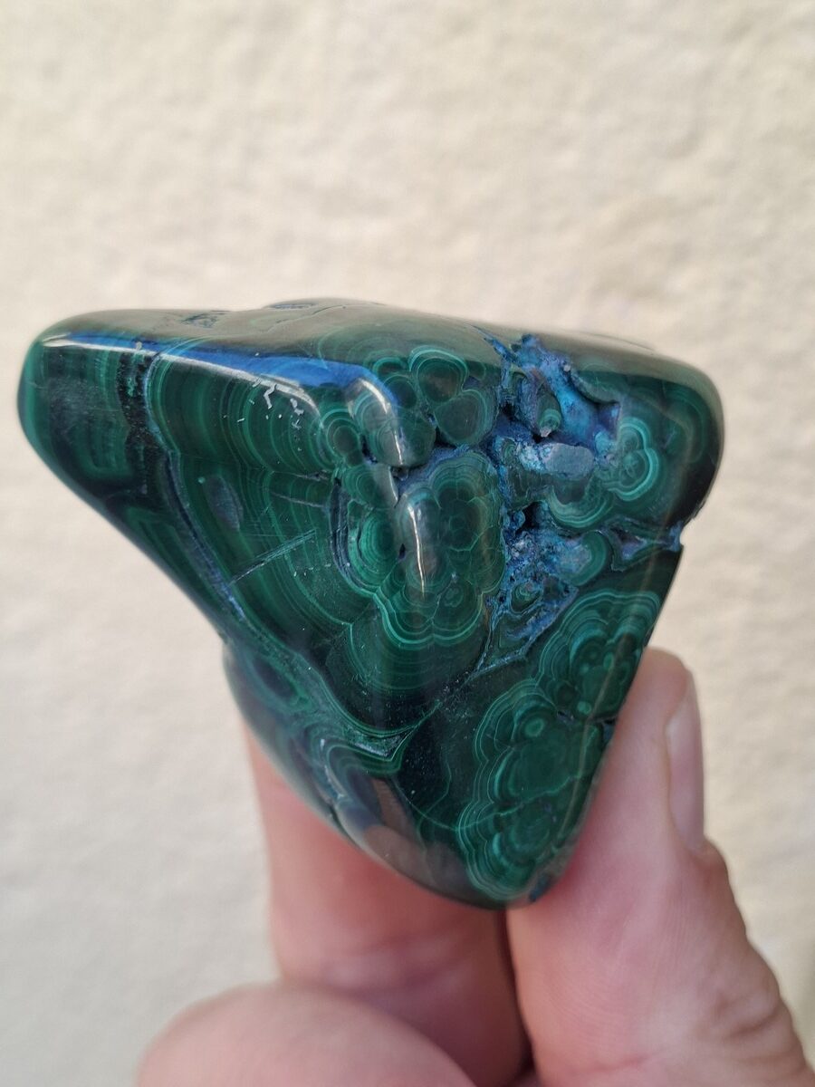 Découvrez notre magnifique sélection de Malachite et ses bienfaits en lithothérapie. Boutique Suisse. Livraison rapide. Commande en ligne.